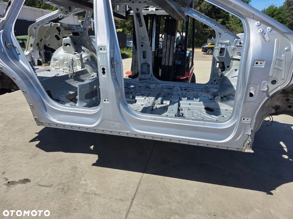 ĆWIARTKA PRÓG PRAWY PRAWA STRONA PASAŻERA AUDI Q4 E-TRON ORYGINAŁ ! - 4