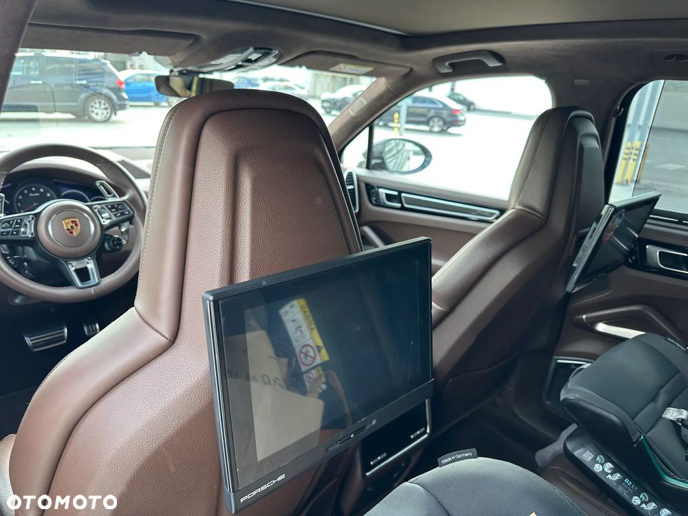 Porsche Cayenne Turbo - 12