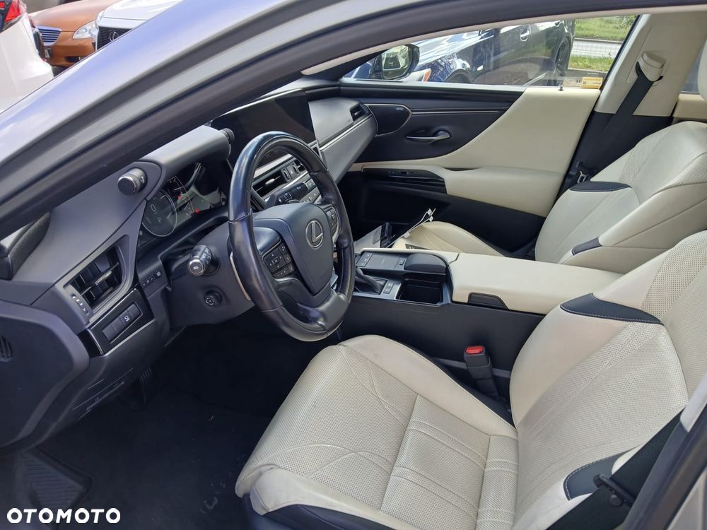 Lexus ES 300h Prestige - 11