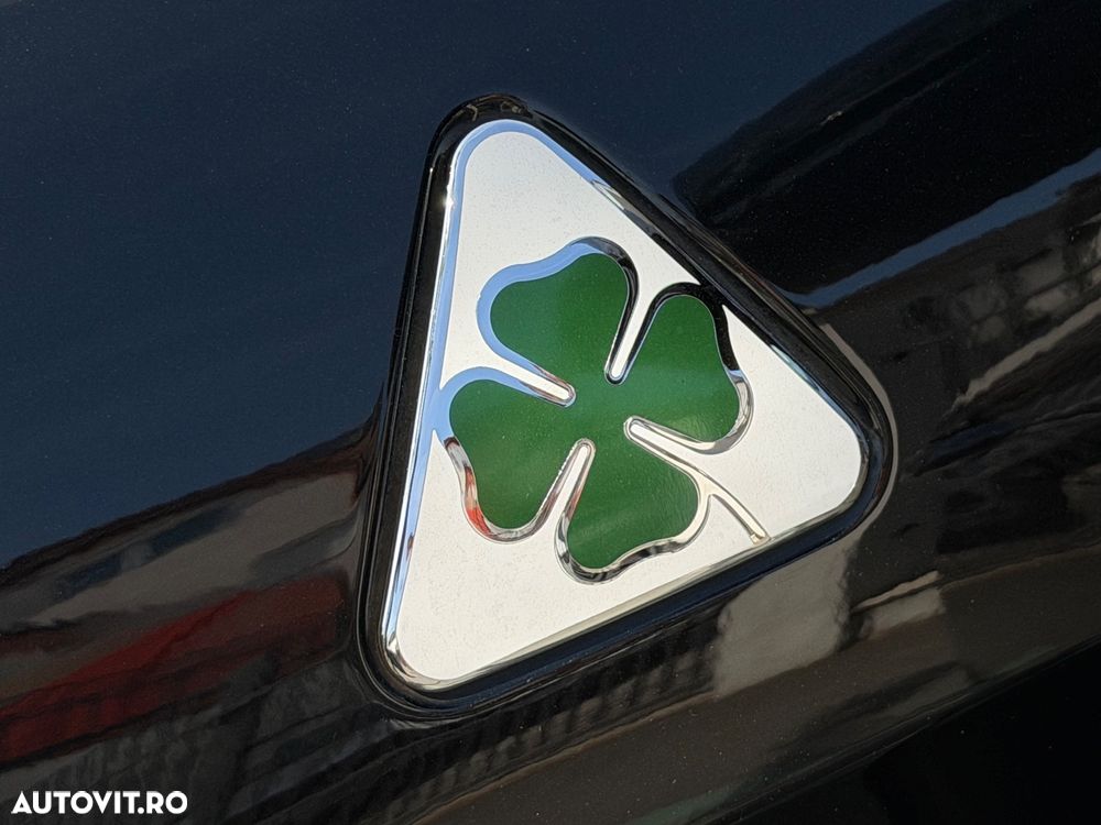 Alfa Romeo Giulia 2.9 V6 Bi-Turbo AT8 Quadrifoglio - 35