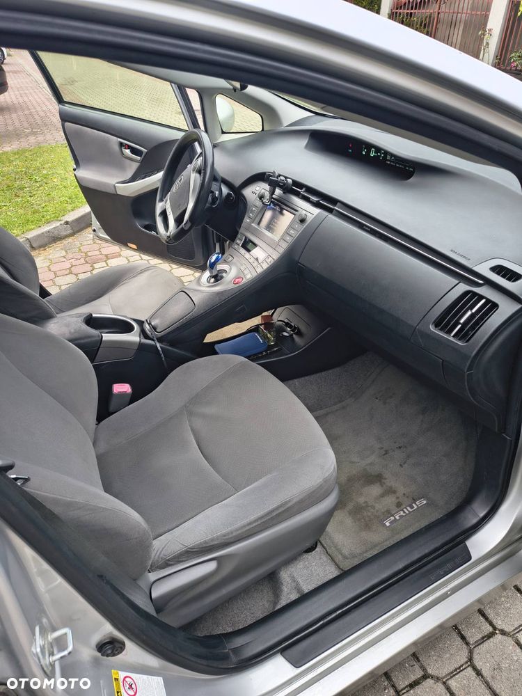 Toyota Prius 1.8 HSD Sol - 6