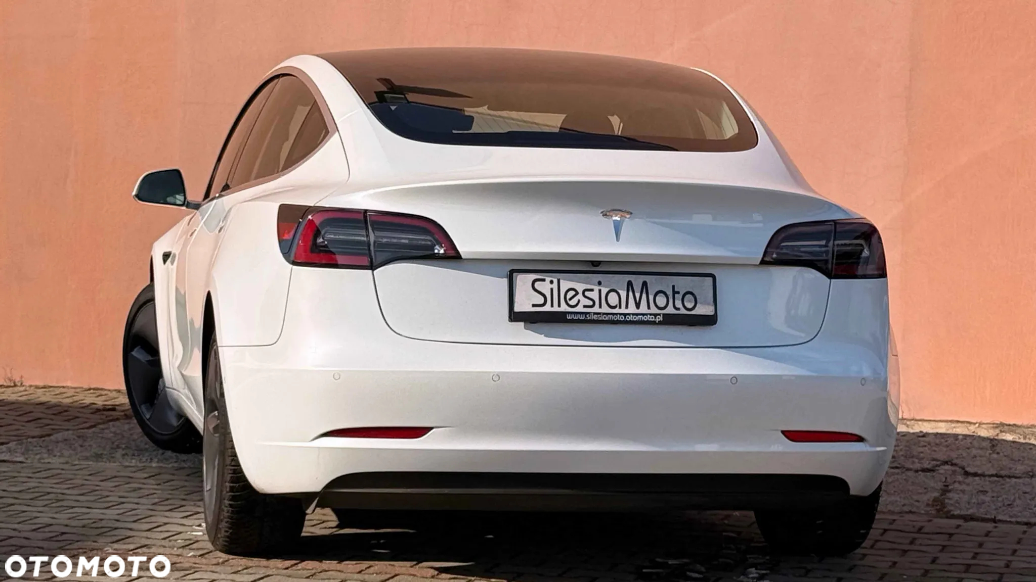 Tesla Model 3 - 4