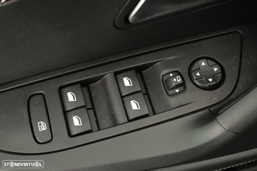 Peugeot 2008 1.2 PureTech Allure - 21