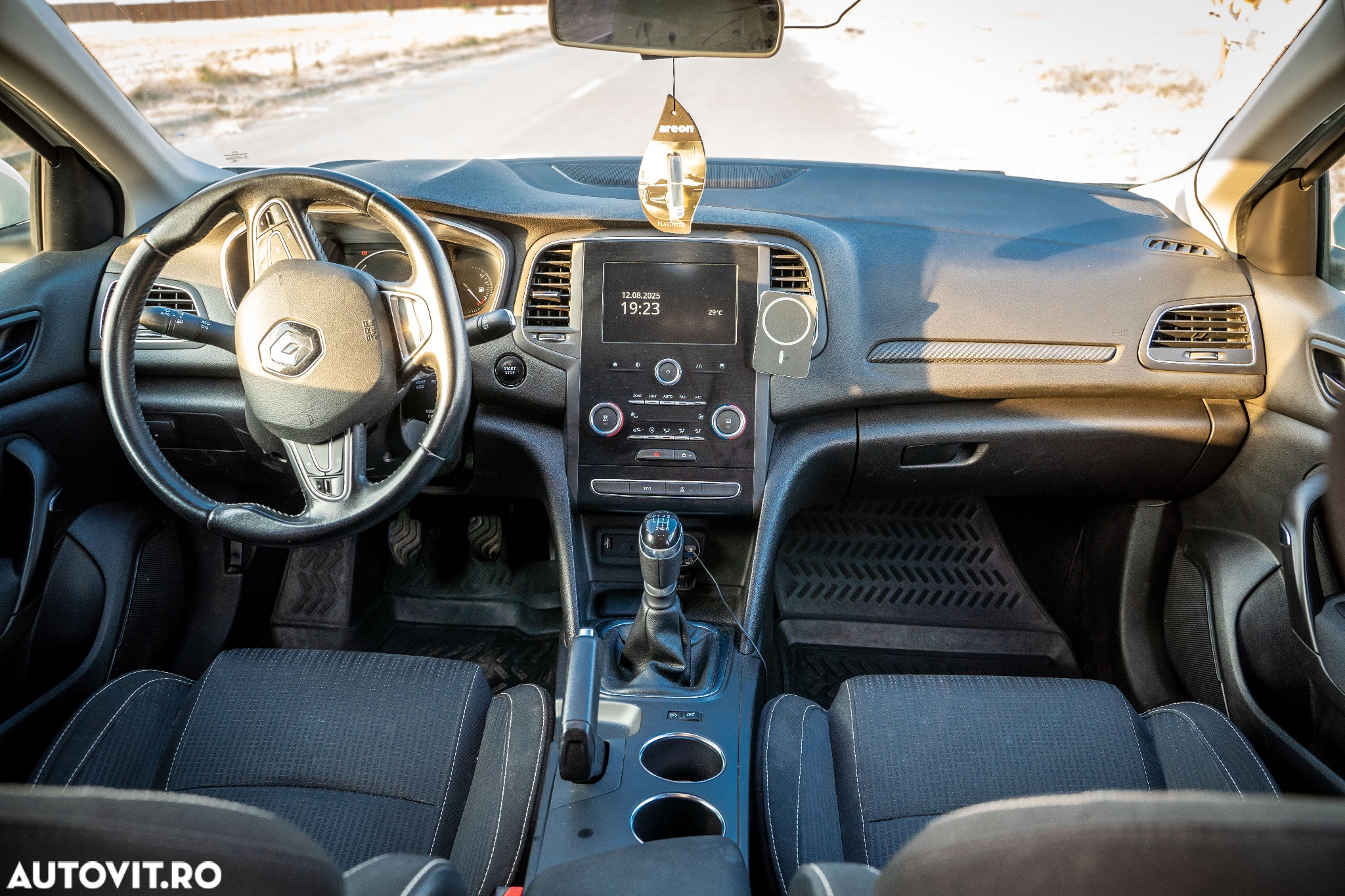 Renault Megane Energy dCi Zen - 6