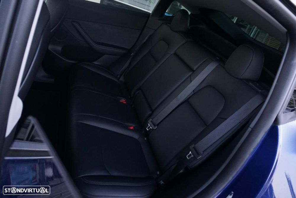 Tesla Model Y Long Range Dual Motor AWD - 28