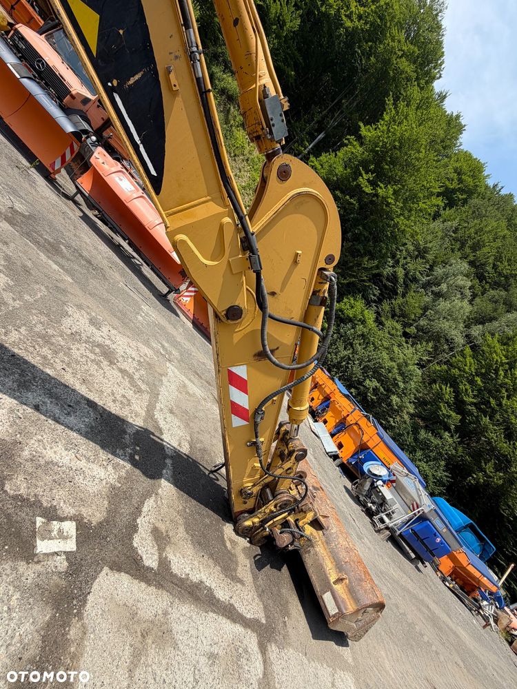 Caterpillar 318B - 13