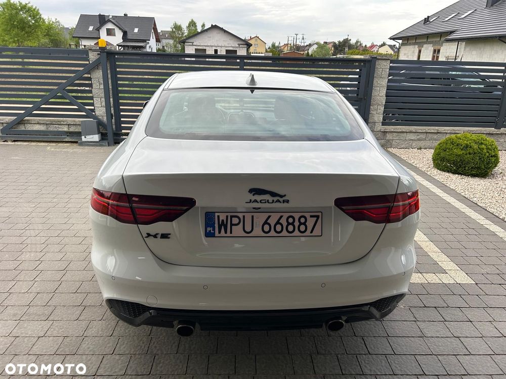 Jaguar XE 2.0 T R-Sport - 8