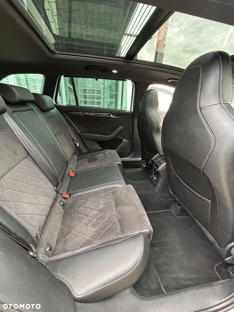 Skoda Superb 2.0 TDI Sportline DSG - 17