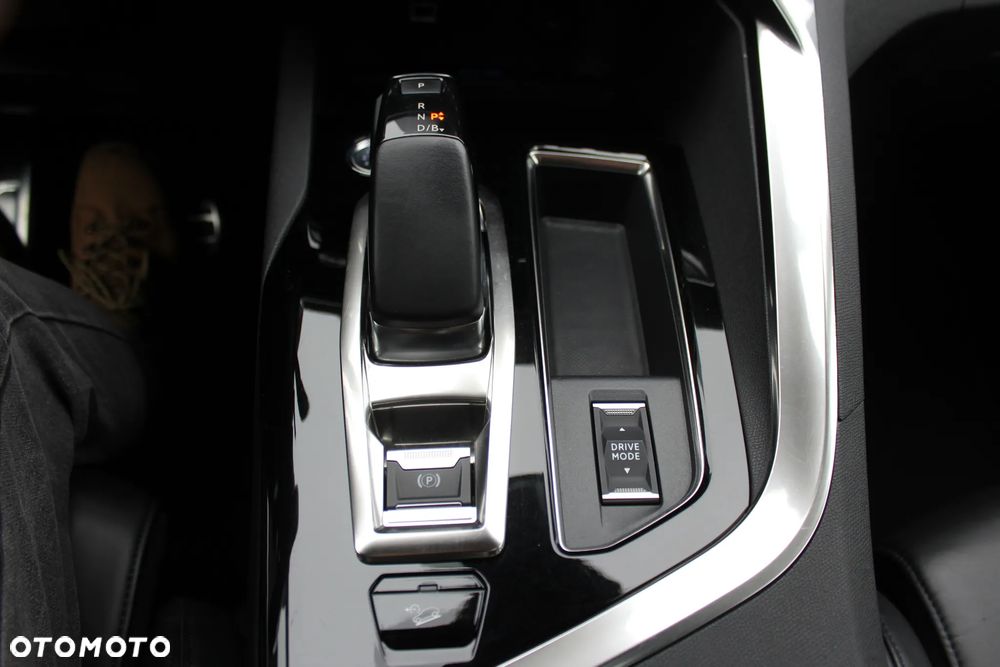 Peugeot 3008 Hybrid4 300 e-EAT8 GT - 30