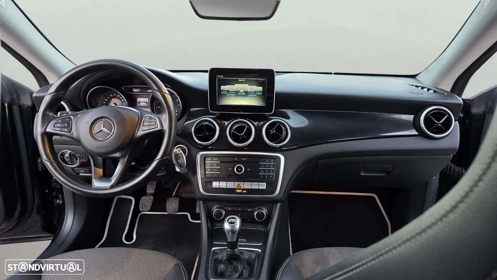 Mercedes-Benz CLA 180 Shooting Brake d AMG Line - 15