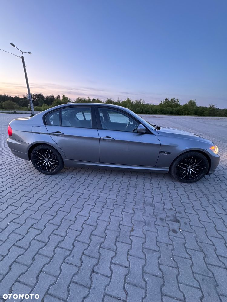BMW Seria 3 320d xDrive - 16