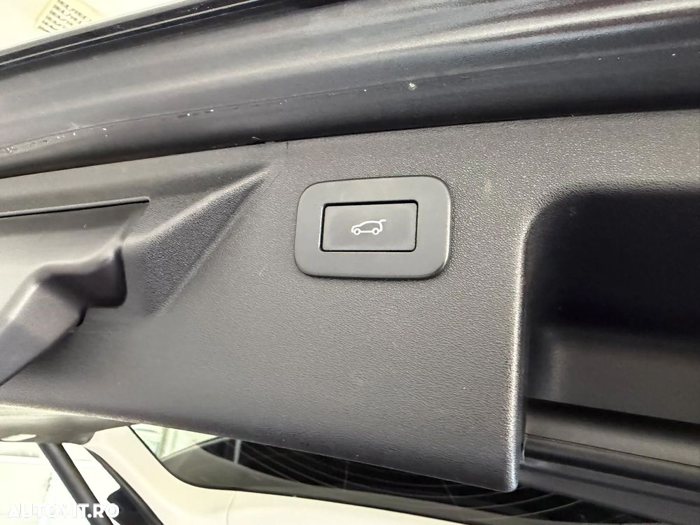 Land Rover Discovery Sport 2.0 D165 MHEV Dynamic S - 13