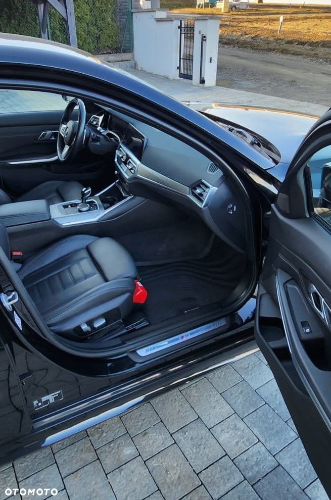 BMW Seria 3 320d xDrive mHEV - 11
