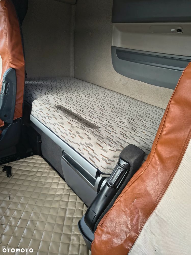 DAF XF 460 Przystawka do wydmuchu płynów - 10