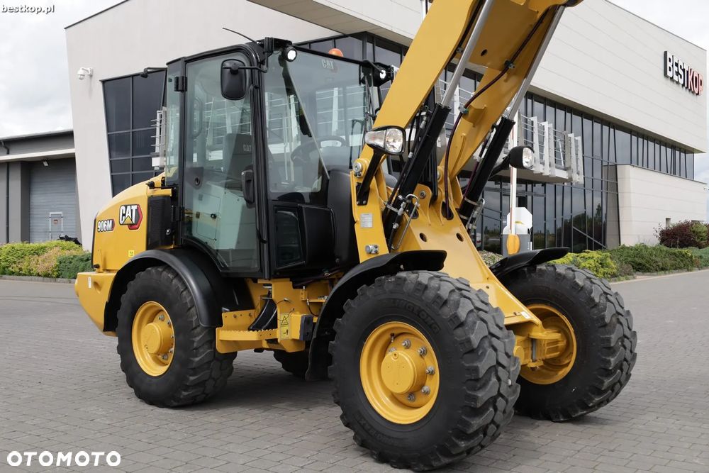 Caterpillar CAT 906M - 23