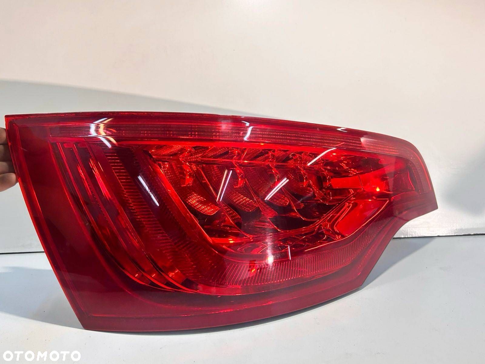Audi Q7 4L lewa 4L0 945 093 F Lampa tylna lewa w klape - 1