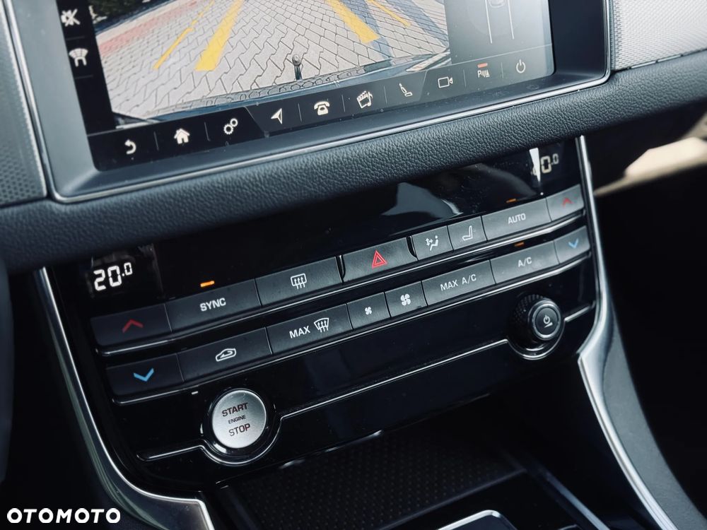Jaguar XF 2.0 i4D Prestige - 30