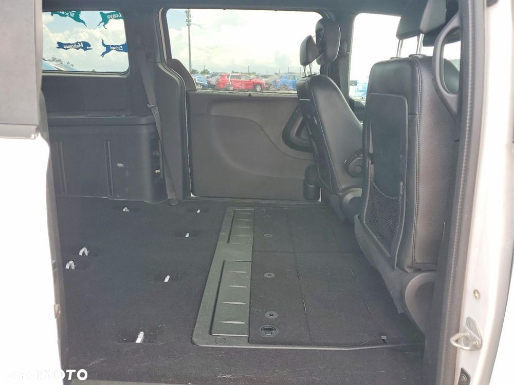 Dodge Grand Caravan 3.6 R/T - 34