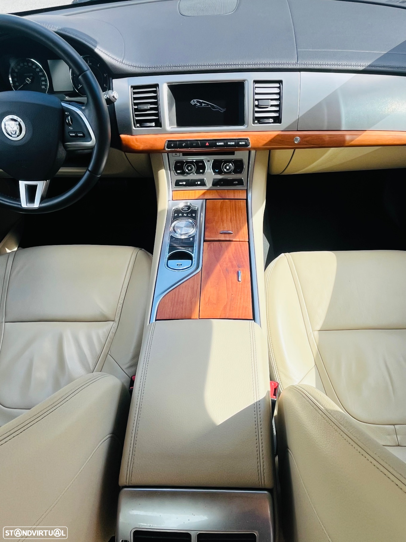 Jaguar XF 2.2 D Luxury - 23