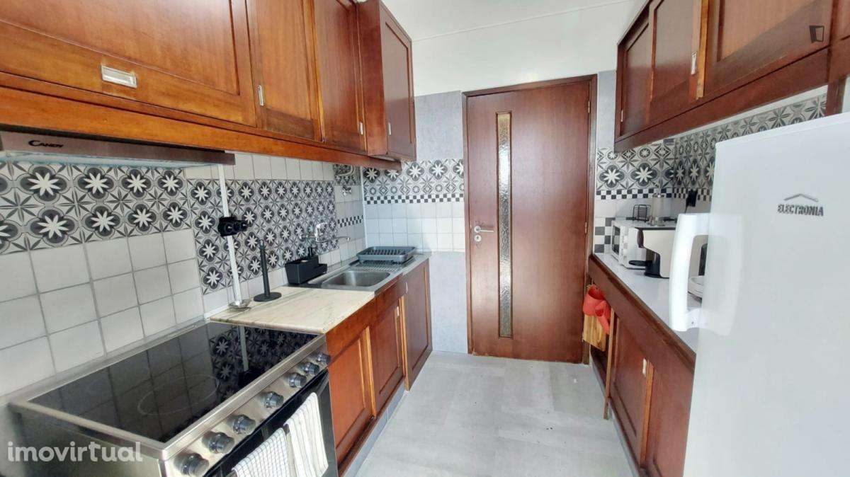 Quarto - localizado em Senhora da Hora Porto - Grande imagem: 4/12