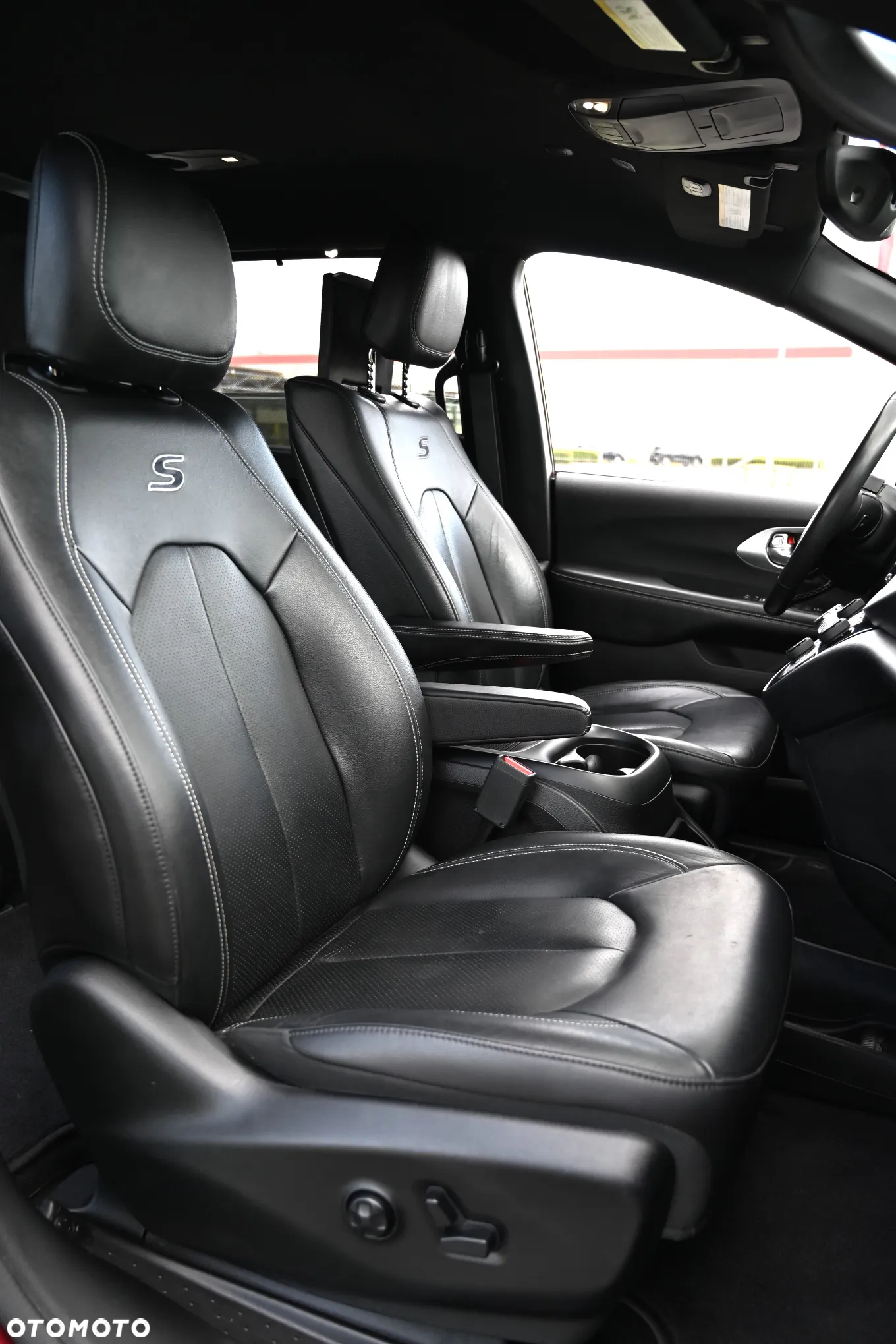 Chrysler Pacifica - 34