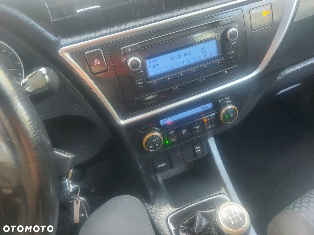 Toyota Auris 1.4 D-4D Design Edition - 26
