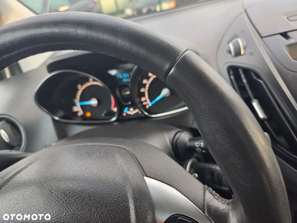 Ford Tourneo Courier ver-1-5-tdci-trend - 31