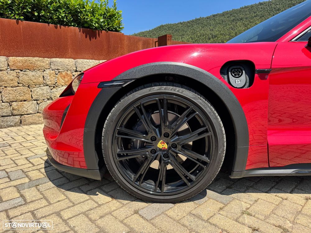 Porsche Taycan Cross Turismo 4 - 22