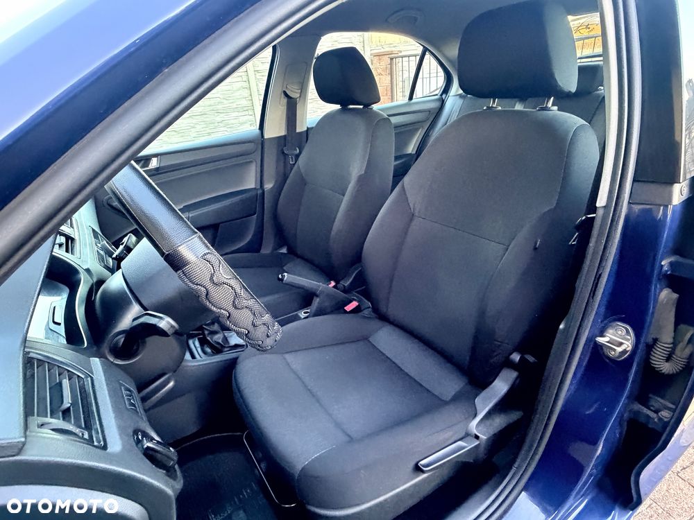 Skoda RAPID 1.0 TSI Active - 36