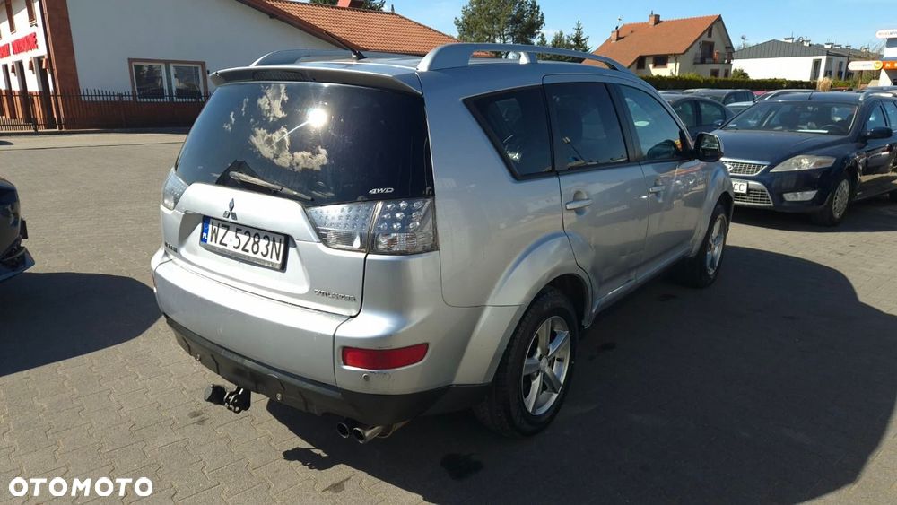 Mitsubishi Outlander - 3