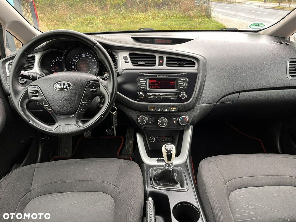 Kia Ceed 1.6 GDI Dream Team Edition - 14