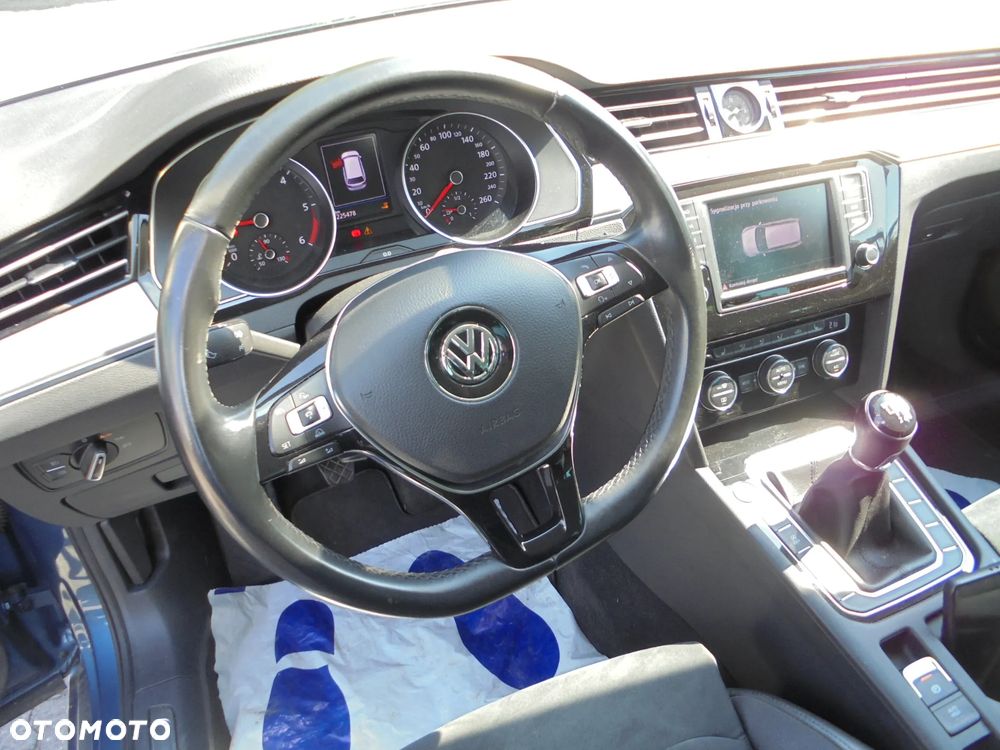 Volkswagen Passat Variant 2.0 TDI SCR BlueMotion Highline - 8