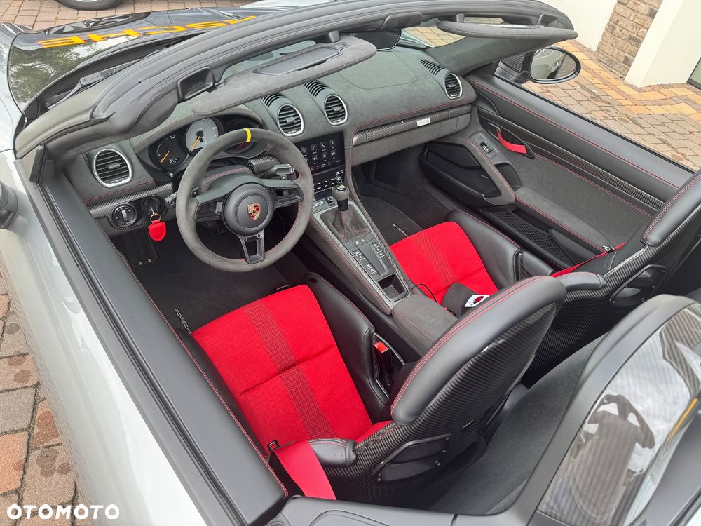 Porsche 718 Spyder - 22