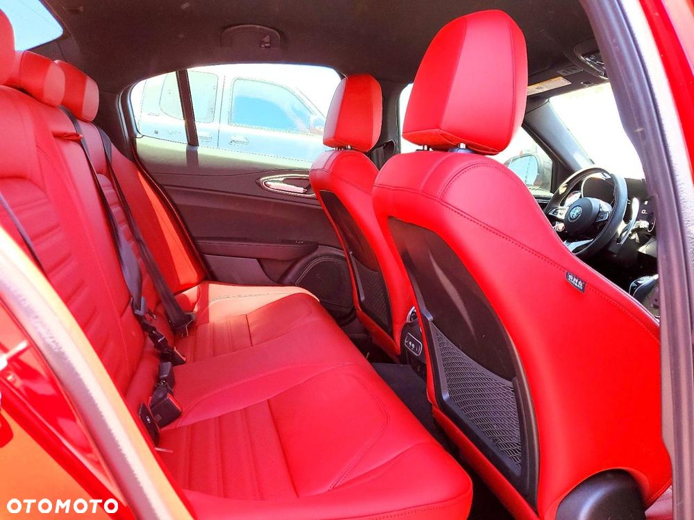 Alfa Romeo Giulia 2.9 V6 Bi-Turbo AT8 Quadrifoglio - 11