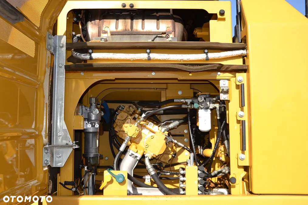 Caterpillar CAT 330 F - 23