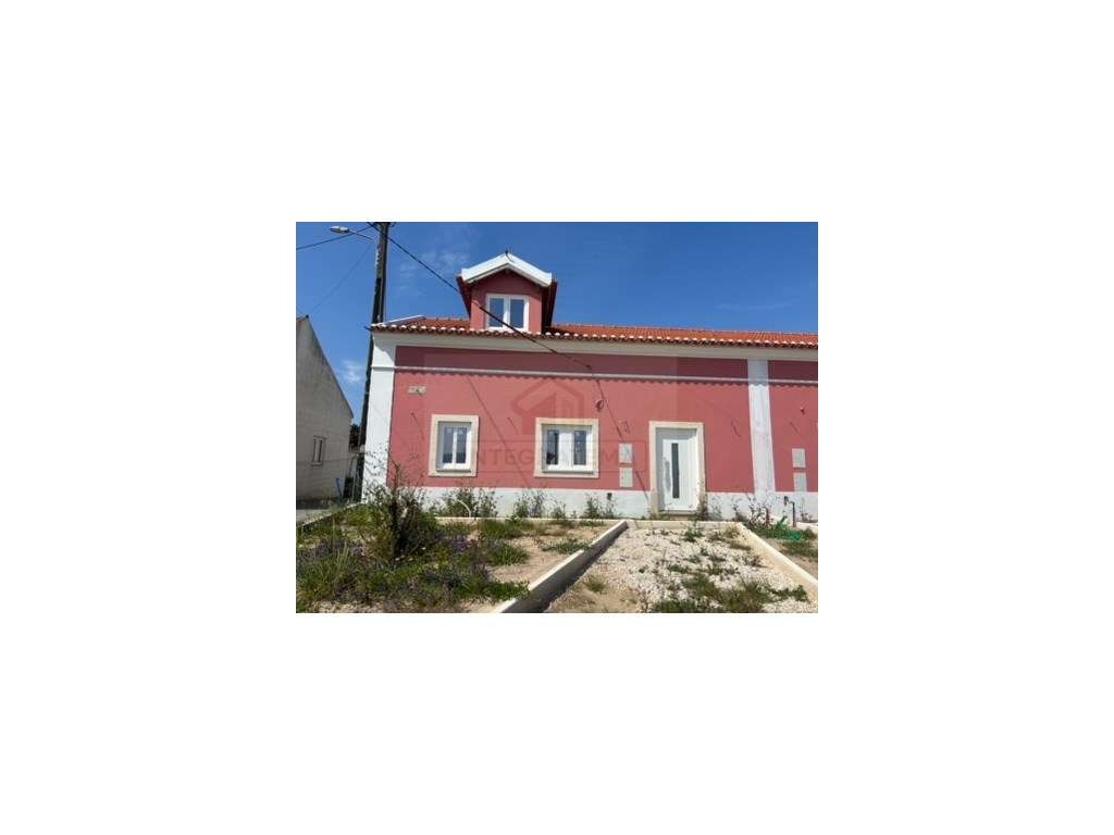 Moradia totalmente remodelada com piscina e excelente localização p... - Grande imagem: 2/12