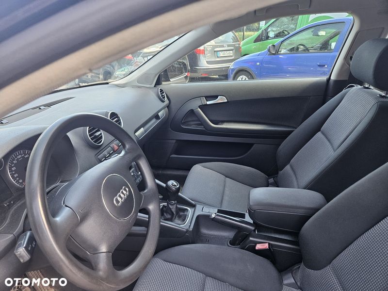 Audi A3 3-drzwiowe 1.6 Attraction - 8