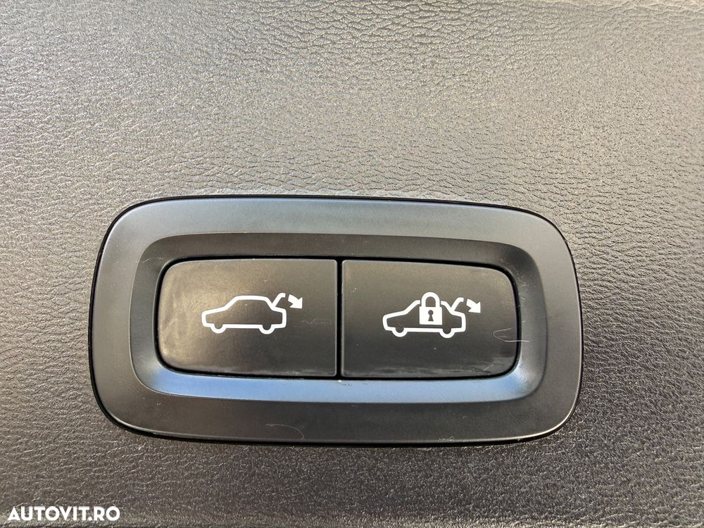 Volvo XC 40 B4 AT8 Mild Hybrid Momentum Pro - 20