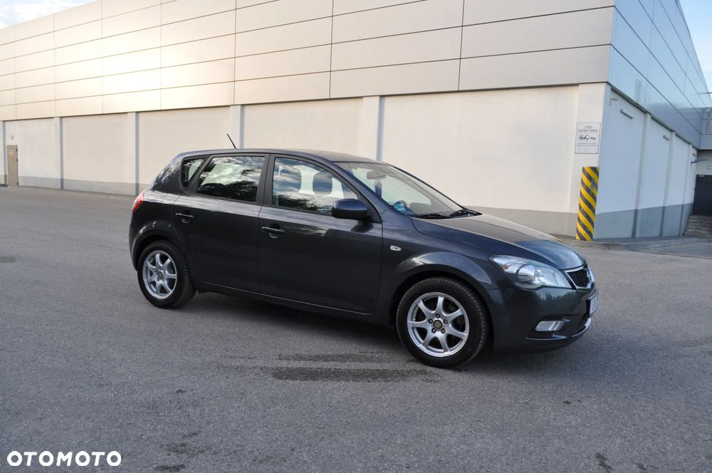 Kia Ceed - 4