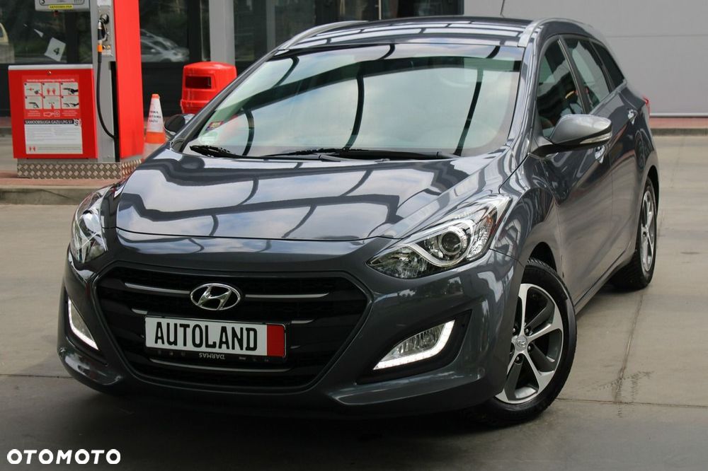 Hyundai i30 blue Kombi 1.4 YES Gold - 2