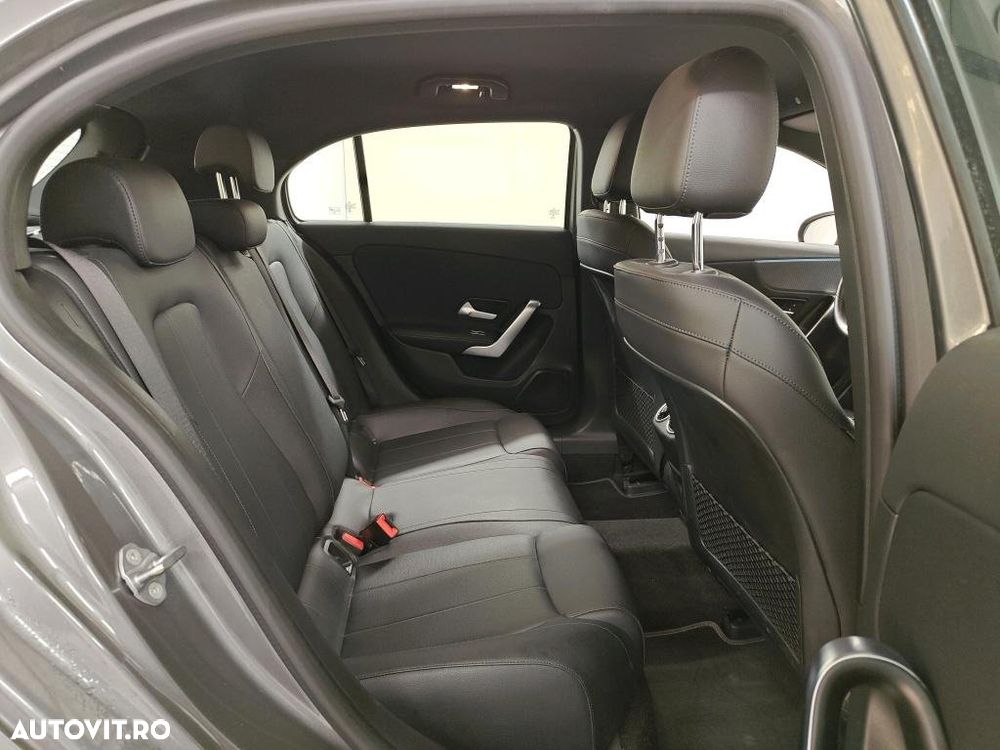 Mercedes-Benz A 180 7G-DCT Special Edition - 12