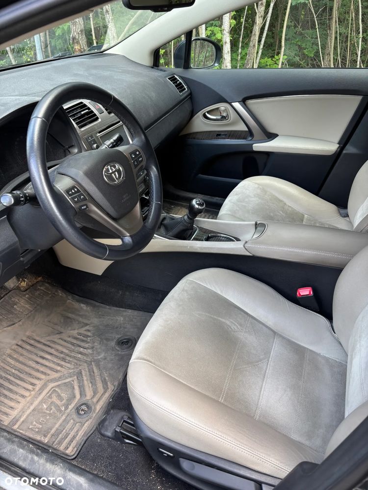 Toyota Avensis 1.8 Sol plus NAVI - 10