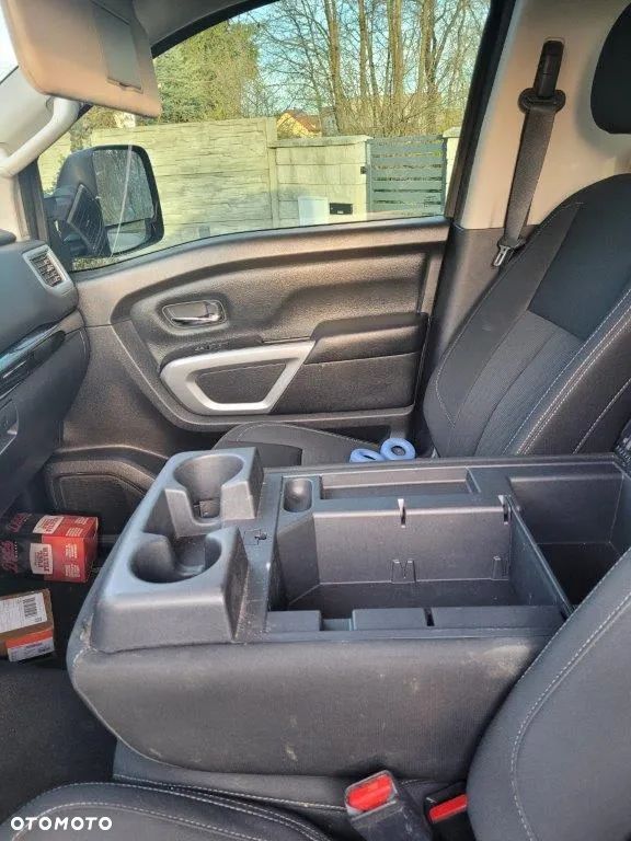 Nissan Titan - 16