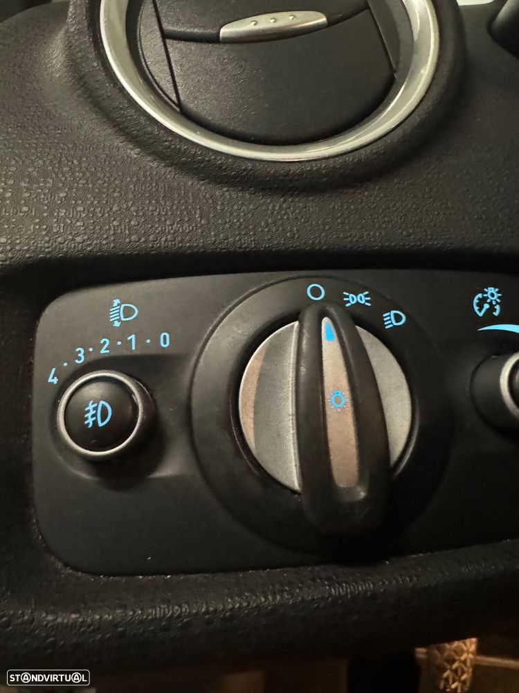 Ford Fiesta 1.0 T EcoBoost Titanium - 18