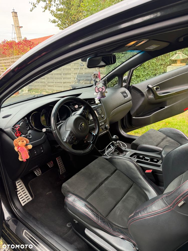 Kia Ceed - 11