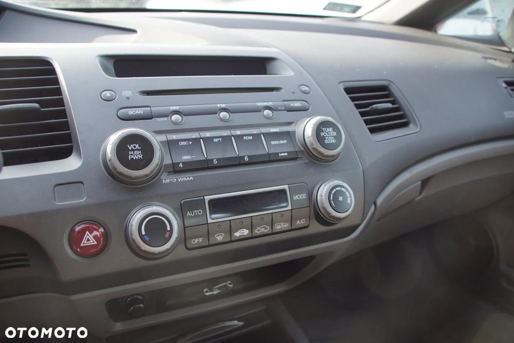 Auto na części - Honda Civic VIII 1.8 i-VTEC 140 KM R18A2 NH700M 2006R Silnik Skrzynia Drzwi Maska Błotnik Klapa Zderzak Lampa Lusterko Klamka Szyba Deska Kokpit Sterownik Moduł Czujnik Licznik Wyświetlacz Panel Kierownica - 11