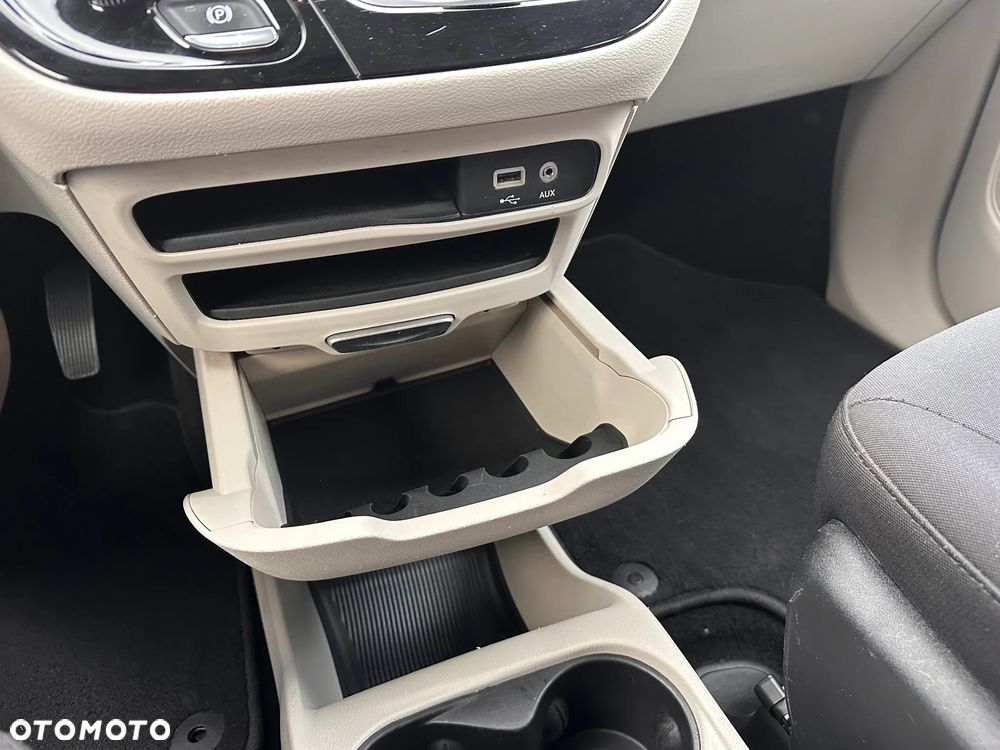 Chrysler Pacifica - 33