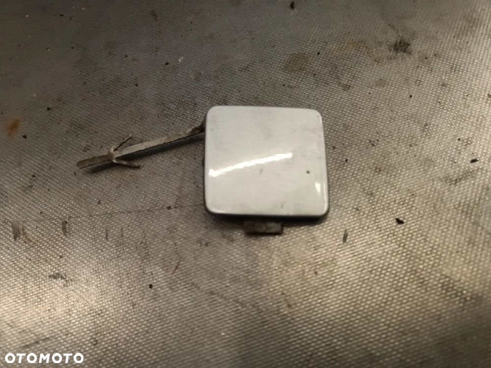 Zaślepka Tylnego Zderzaka Skoda Octavia 3 III Zaślepka ucha holowniczego 5E5807441 - 2