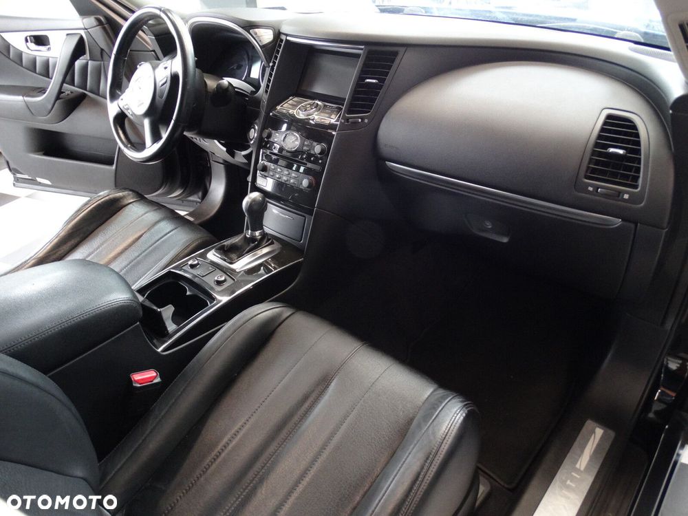 Infiniti QX70 - 15