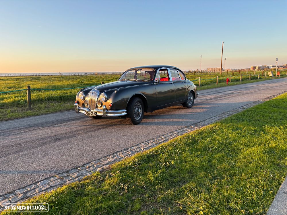 Daimler Double Six - 7